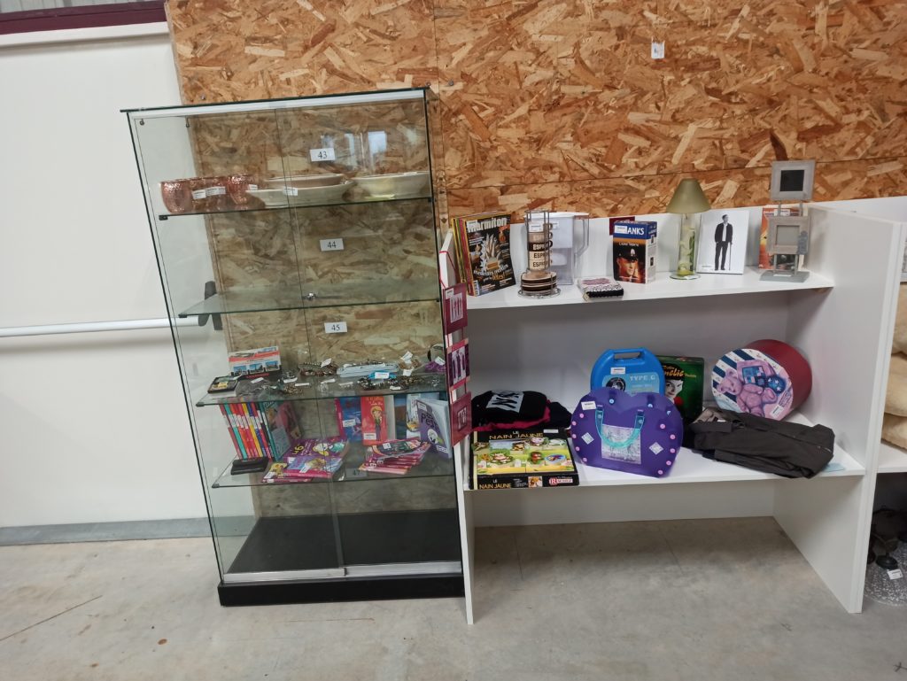 Espace avec vitrine